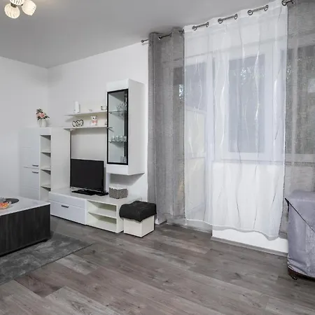 Lovely In With Kitchen Appartement *